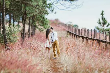 [Image of Novios abrazándose]
