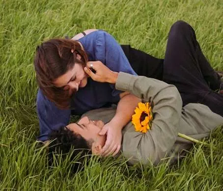 [Image of Novios en el campo]